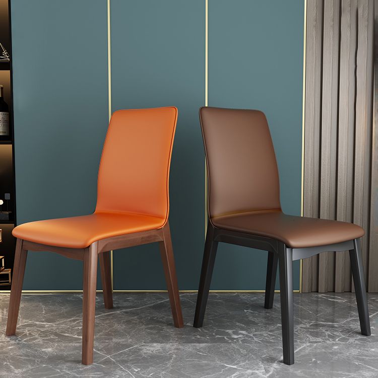 Moderne Küchenlederquadrat -Essstühle Parsons Stuhl mit Holzbeinen