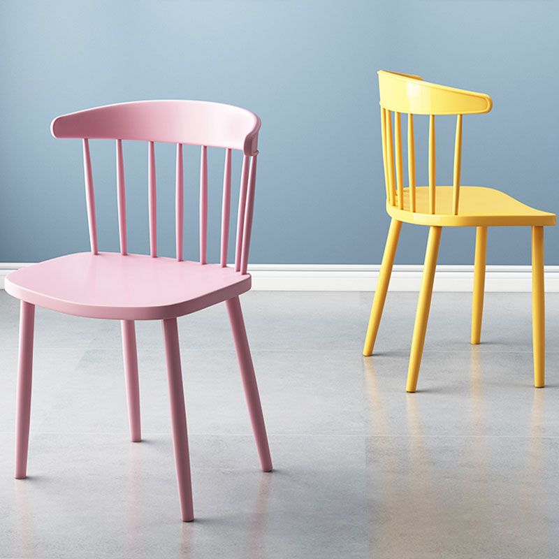 Silla lateral trasera Windsor colorida escandinava de plástico que cena la silla sin brazos