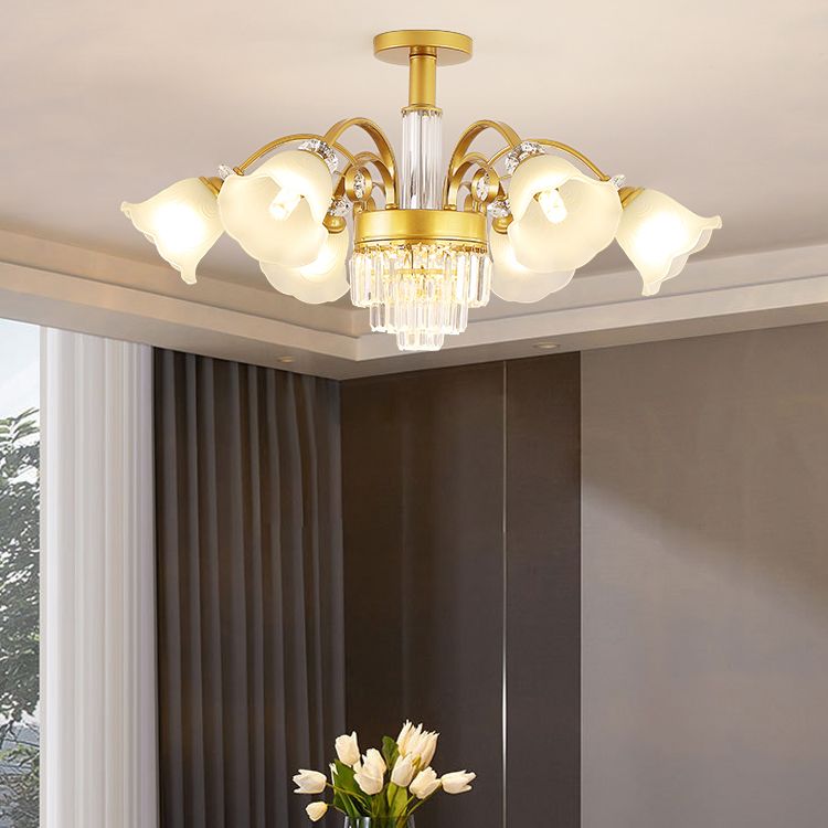 Éclairage de plafond multi-tampon traditionnel à lampe métallique avec une teinte en verre de fleur