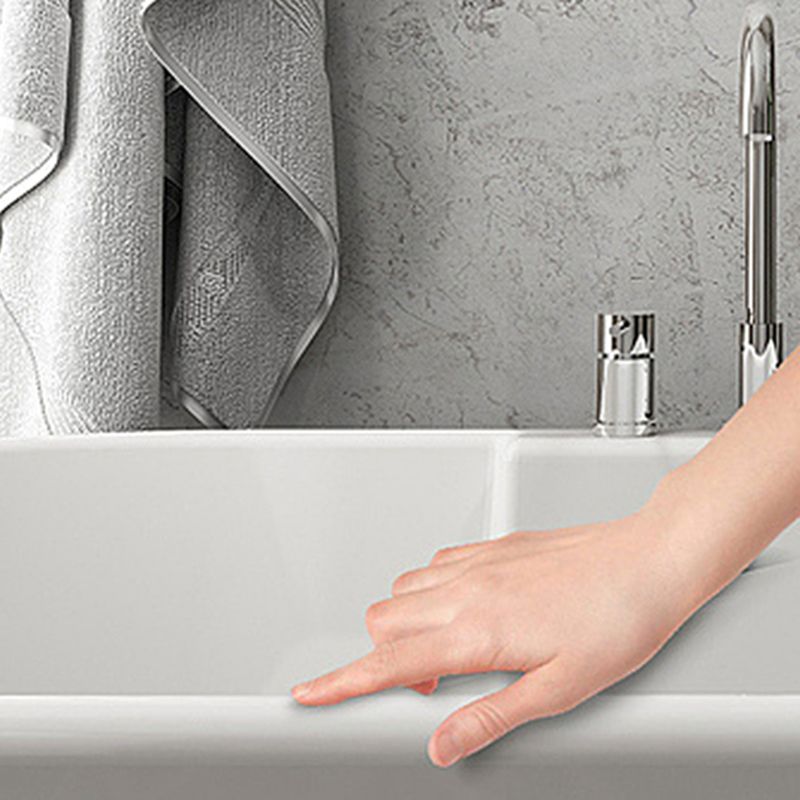 Bathroom Acrylic Oval Bathtub Soaking Tubs without Base in White