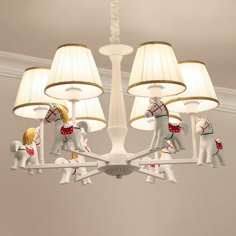 Carrousel Child Room Pendent Light Resin Cartoon Chandelier avec une teinte de tissu conique en blanc