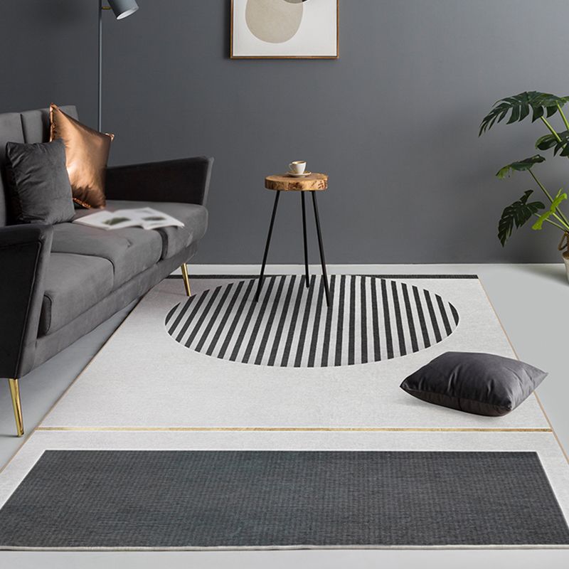 Creative Stripe Pattern Rug Black Minimalist Rug Chenille Pet Friendly Washable Non-Slip Area Rug for Bedroom