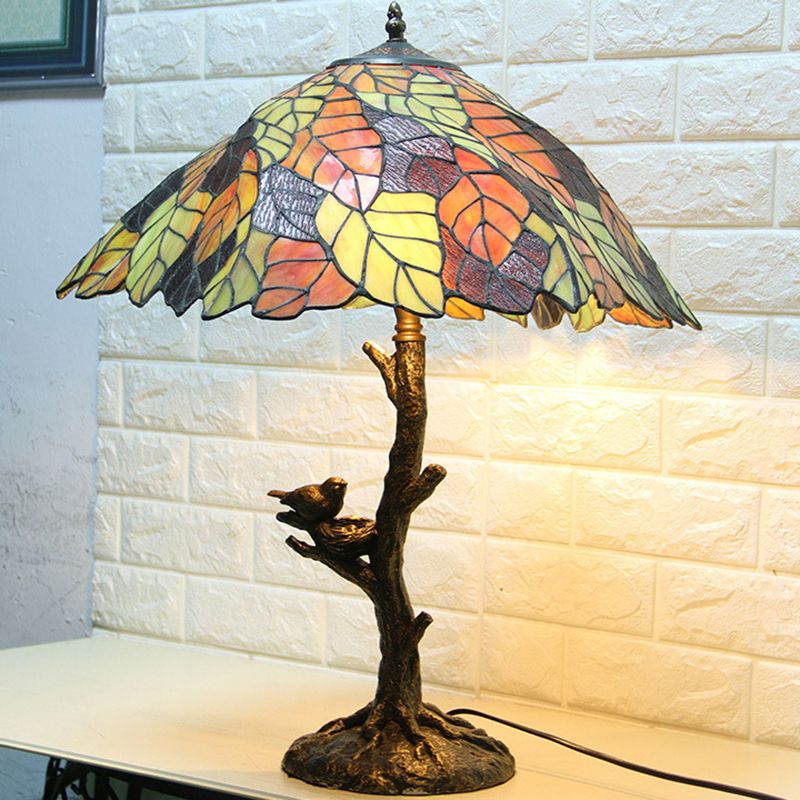 1 Light Nightstand Lamp Mediterranean Leaf Stained Glass Table Light in Brass for Indoor