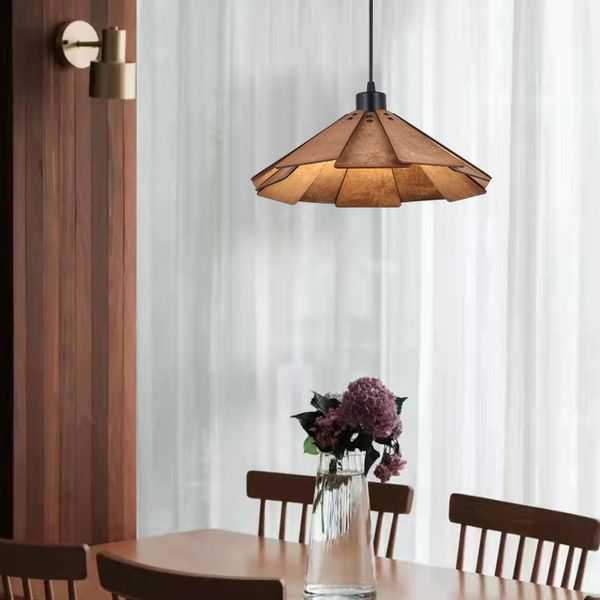 Style contemporain suspendu en bois