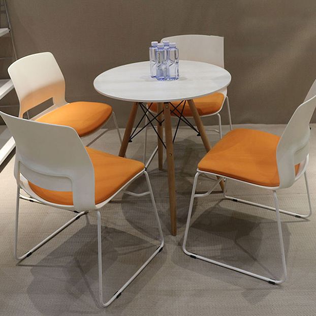 Tela de lino de estilo minimalista que cena la parte posterior abierta de la silla que cena la silla sin brazos