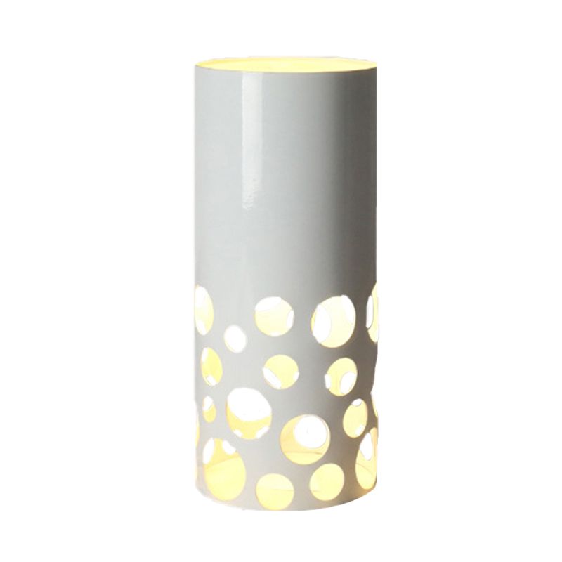 Lampe de table LED pour salon de thé, finition blanche moderniste, lampe de bureau avec abat-jour en métal cylindrique creux