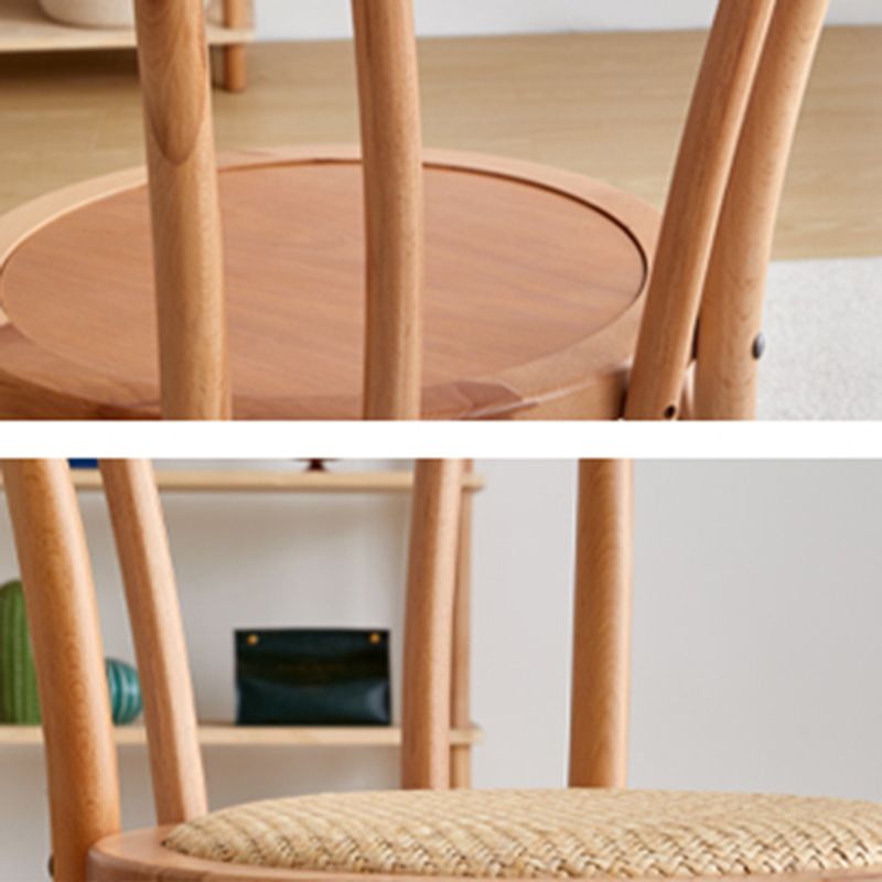 La salle à manger traditionnelle en bois massif préside les chaises latérales arrière mates de Windsor de finition