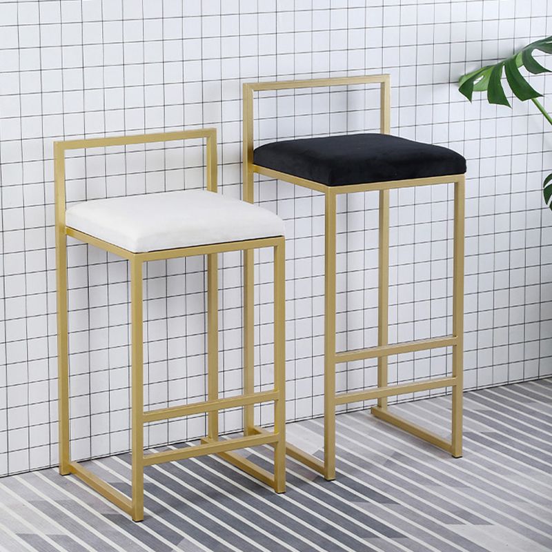 Taburete de bar de metal de estilo moderno con reposapiés y taburete de bar con respaldo bajo para cocina