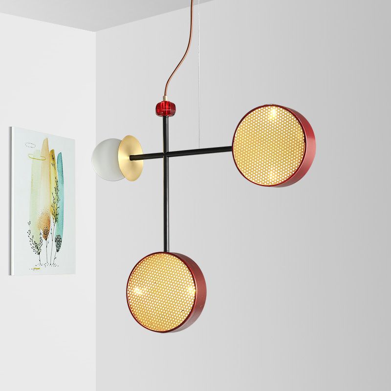 Moderne Vogue Cross Kronleuchter Metall 5-Licht Wohnzimmer Anhängerlampe in Rot mit Ballglasschatten und Maschenbildschirm
