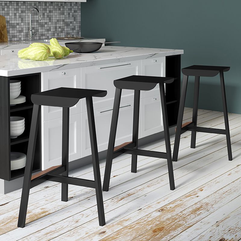 Taburete de bar simple sin respaldo de metal industrial 26" H Taburete alto interior con asiento cuadrado