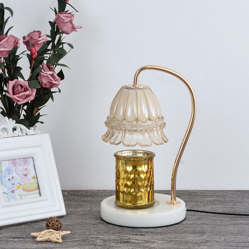 Tan Glass Flower nachtkastje Lamp Designer 1 Licht Wit en koperen Gouslandeck tafellicht