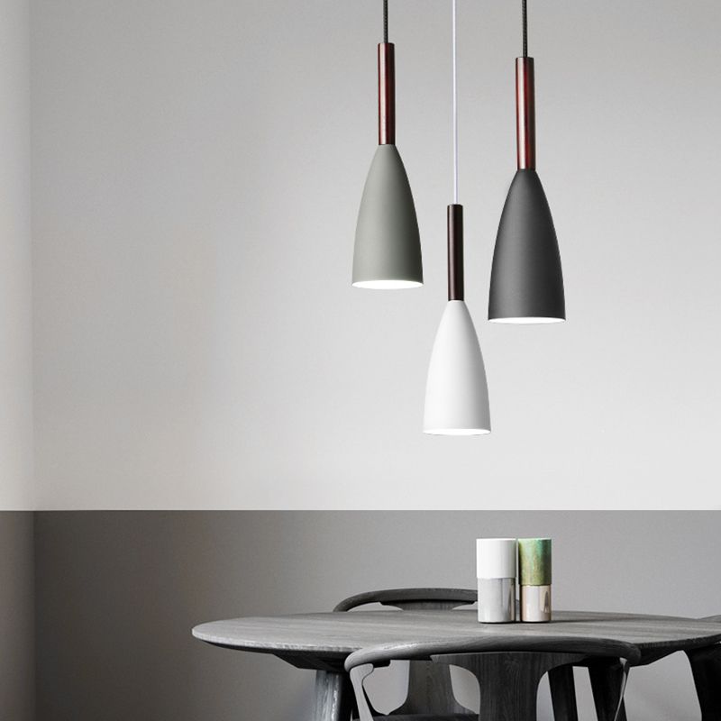 Luz de colgante de hierro lacado en la moderna lámpara de colgantes de madera de estilo nórdico para el comedor