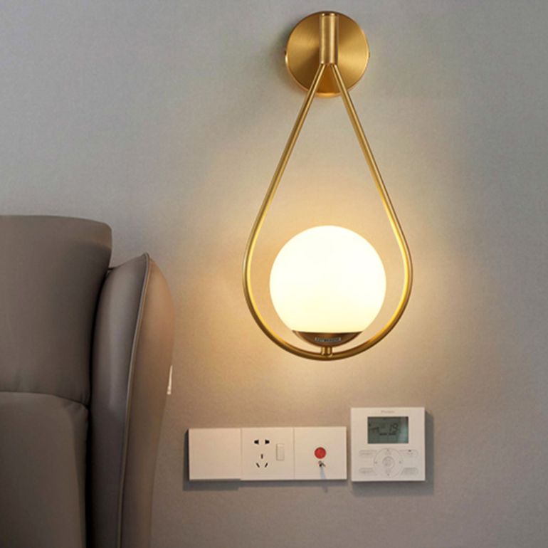 Nordische Wandbeleuchtung GOLD GOLD TREARDROP WALL Leuchtenbeleuchtung mit Glasschatten