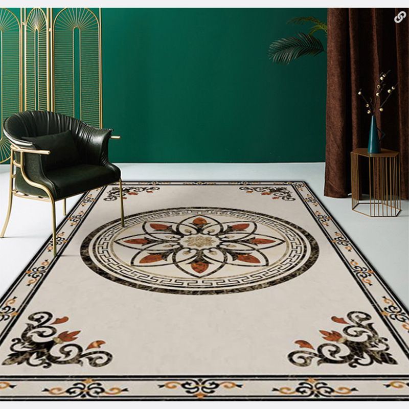 Schwarzer orientalischer Teppich Polyester Grafikbereich Teppich nicht rutschfestem Teppich für Wohnzimmer