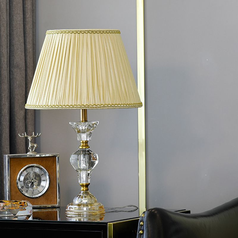 Lampada da tavolo affusolata in cristallo trasparente Lampada da notte contemporanea a 1 testa in beige per soggiorno