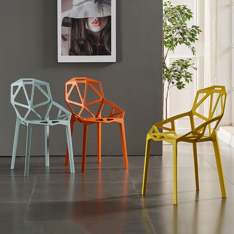 Chaise de salle à manger en plastique contemporaine, finition mate, chaise de salle à manger à dossier croisé