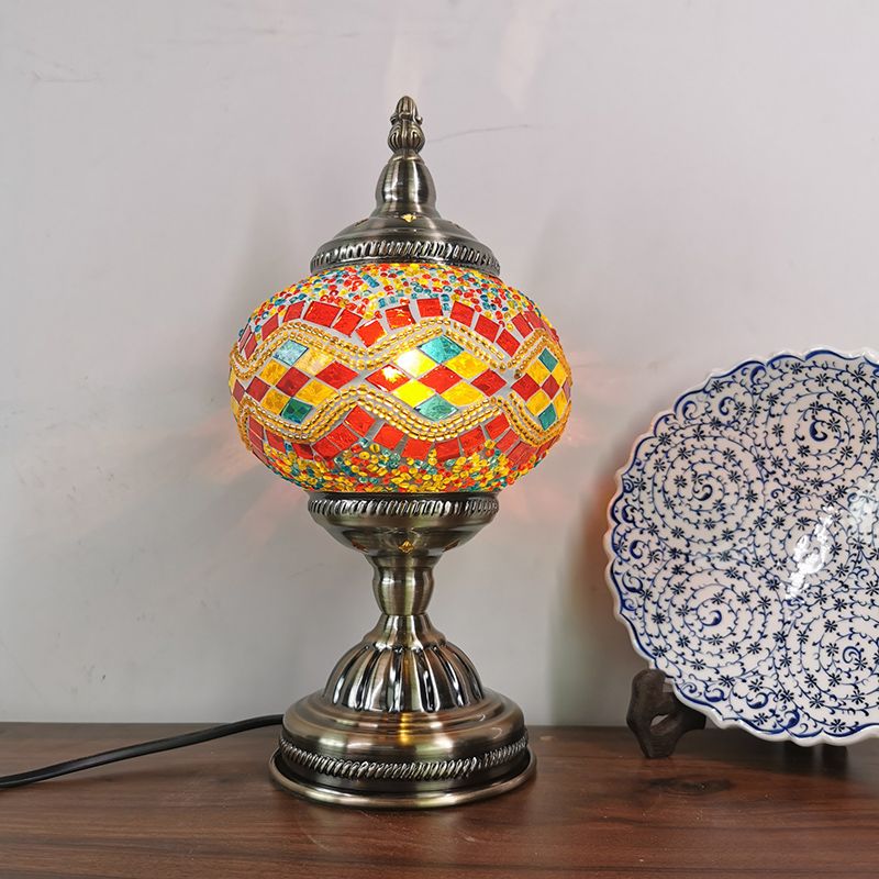 Glas in lood Globe Shade Bureaulamp Marokkaanse 1-lichts slaapkamertafellamp in brons