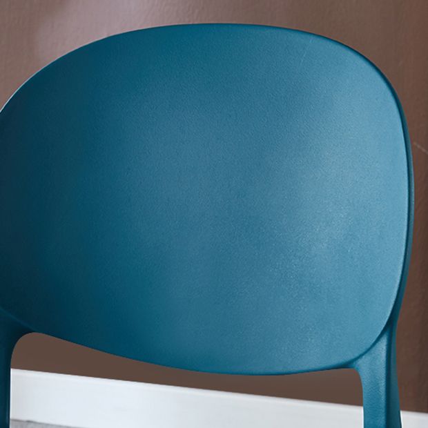 Chaise latérale de salle à manger en plastique contemporaine, finition mate, chaise latérale de salle à manger à dossier ouvert