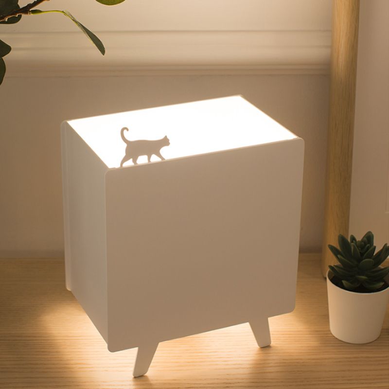 Metallic Square Reading Light Nordic 1-Light White Night Table Lampe avec sculpture en fer