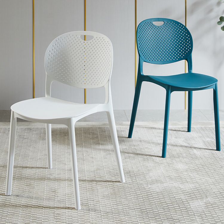 Silla lateral de plástico contemporánea, silla lateral de comedor sin brazos apilable con respaldo abierto
