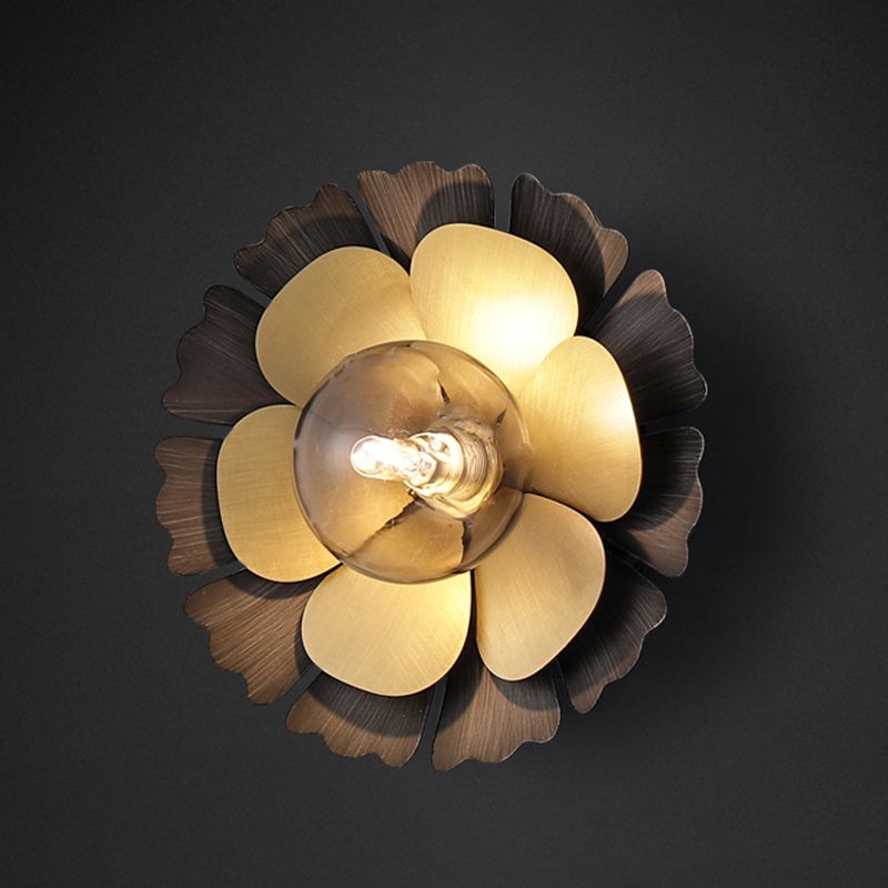 Postmodern Metal Wall Sconce Flower Shape Wall Light for Bedroom