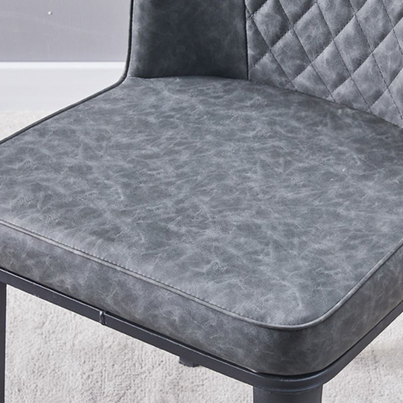 Silla lateral interior escandinava Silla de comedor con respaldo sólido tapizada de metal