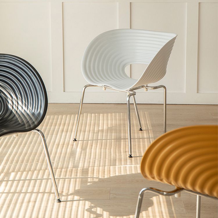 Contemporary Plastic Arm Dining Chair in Matte Finish for Home