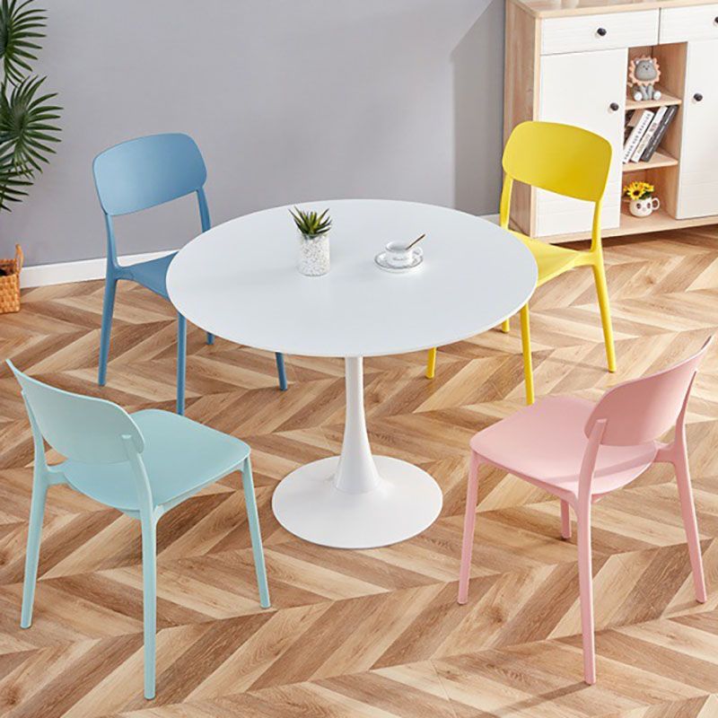 Sedia moderna sedia impilabile sedia a bracciole senza braccio con gambe di plastica per cucina
