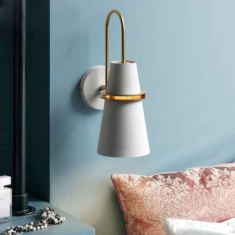Lampade a parete conici in stile nordico Fissaggi di illuminazione a parete metalliche per camera da letto