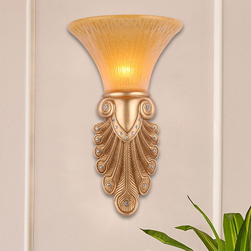 Umgekehrtes Glockenschlafzimmer Wandleuchte Lagelhaus Opal Fleuchtetglas 1-Köpfen goldene Wandleuchte mit Pfauenfeder, 10 "/13" breit