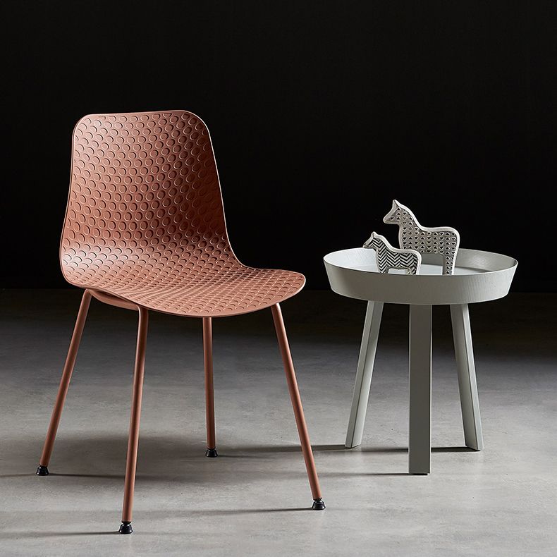 La salle à manger contemporaine en métal préside la chaise sans bras de salle à manger en plastique pour l'usage de restaurant