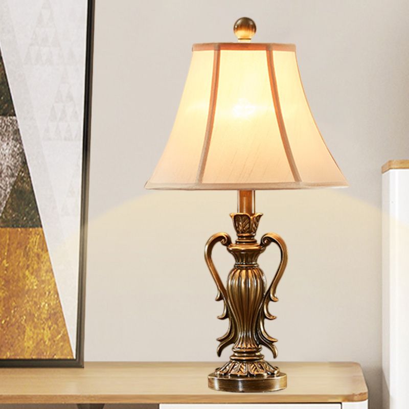 Lámpara de mesa de tela de tono de tono de estilo de escritorio de 1 luces de 1 luces en rojo/blanco para la cama