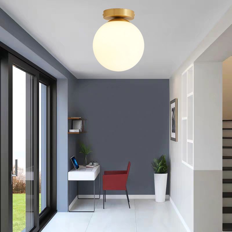Plafonnier sphérique minimalisme en verre blanc, plafonnier pour entrée unique en or