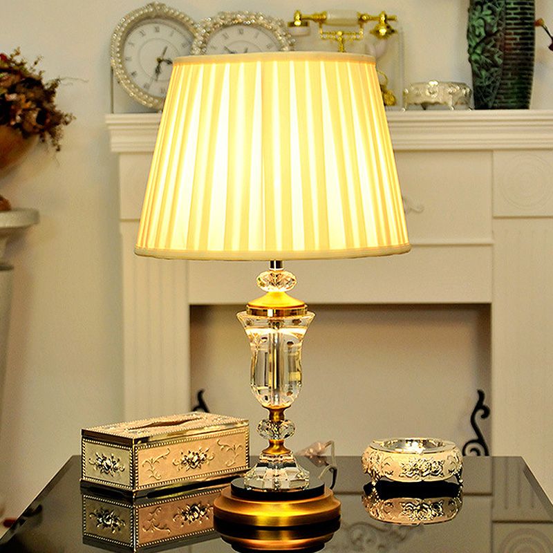 Luz de mesa de tela de barril Modernismo 1 Bulbo Lámpara de escritorio beige para el comedor