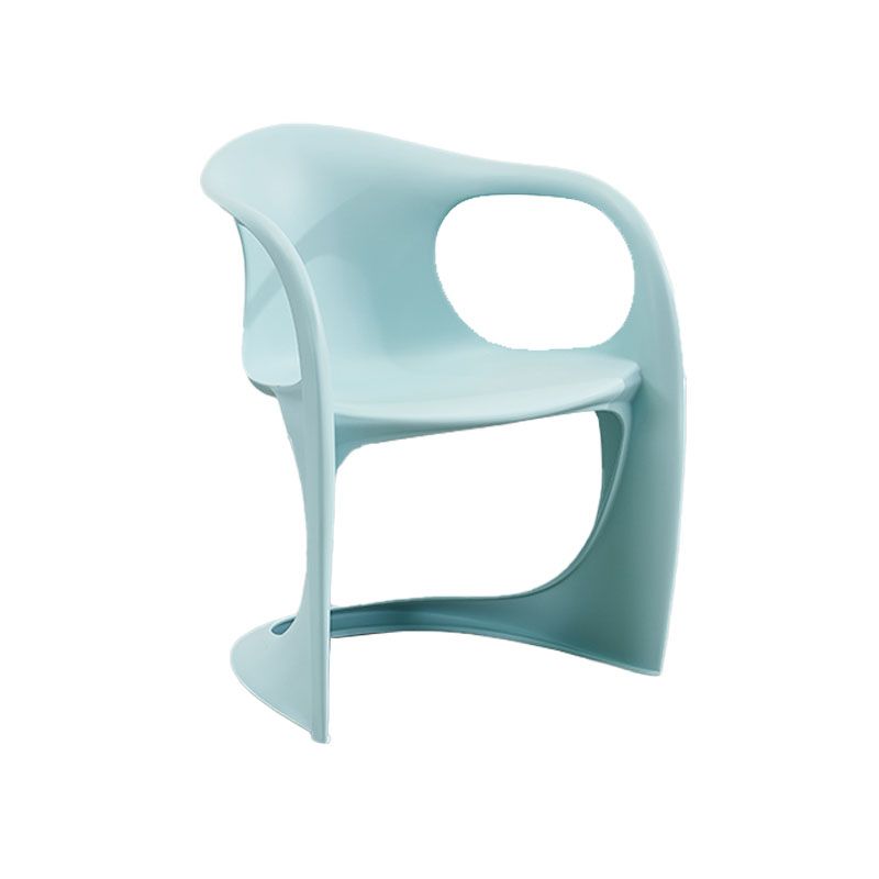 Scandinave Plastic Dining Dining Brack Chairs Solid Back Fairs pour la maison