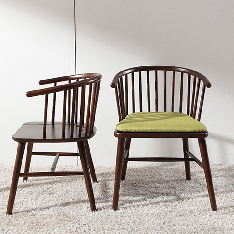 Restaurant contemporain dinant la chaise de salle à manger arrière en bois de chaise de bras
