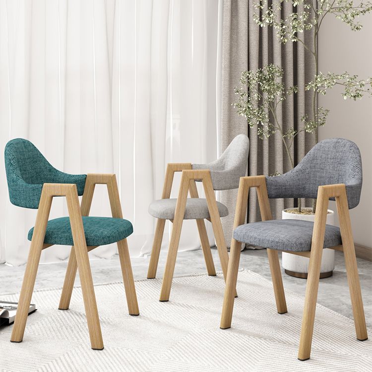 Chaise d'appoint contemporaine en métal, chaise simple à dossier ouvert et rembourrée pour la maison