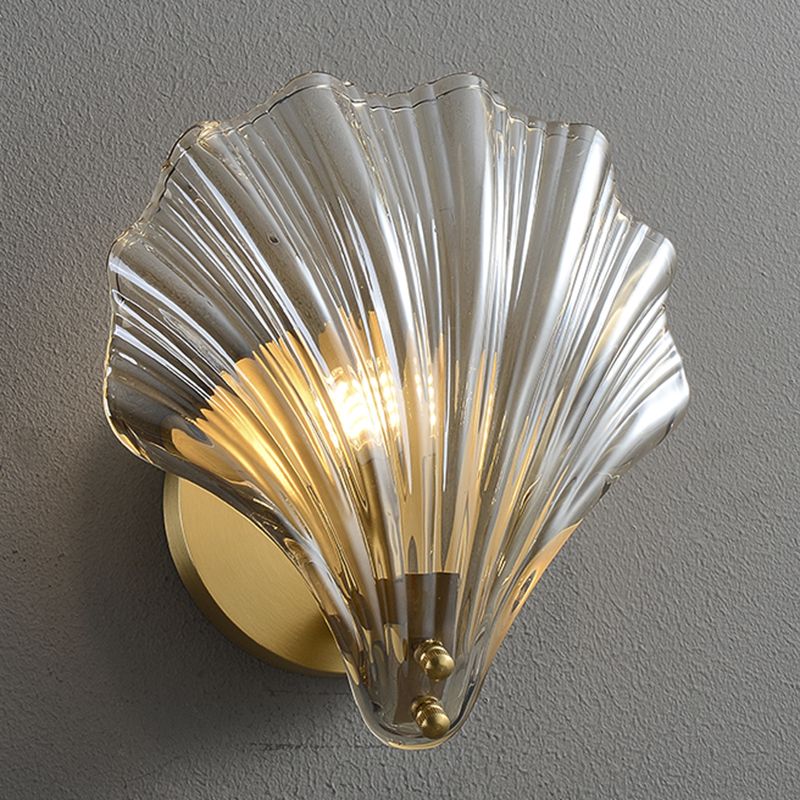 Luz de pared de vidrio de forma única Al estilo moderno de lámpara de pared de pared de una sola luz en latón