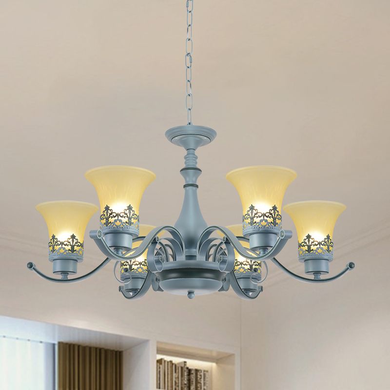 Lampaggio del lampadario svasato nordico vetro ambra a 6 luci da soggiorno appeso lampada a soffitto con braccio sinuoso in blu