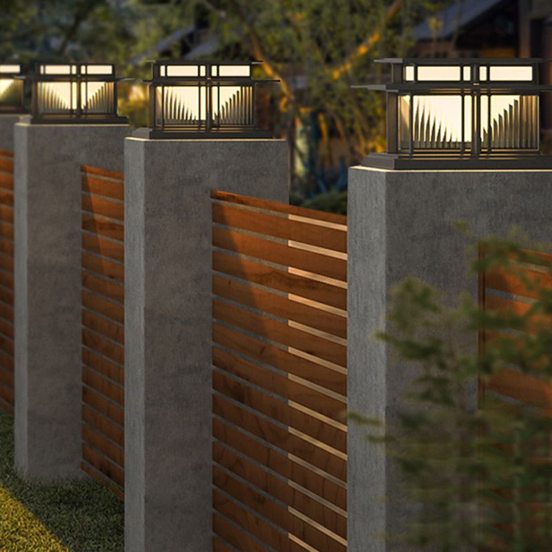 Modern Simple Metal Outdoor Light Square Shape Solar Energy Pillar Lamp for Courtyard
