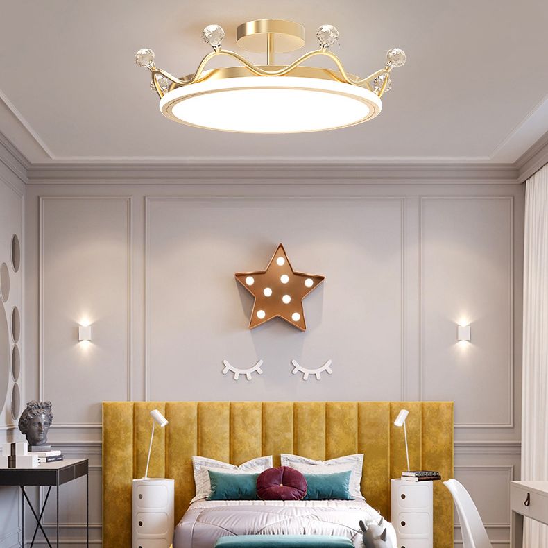 Metalen kroon dicht bij plafondlamp Moderne LED Semi Flush Mount Light Fixture voor kinderslaapkamer