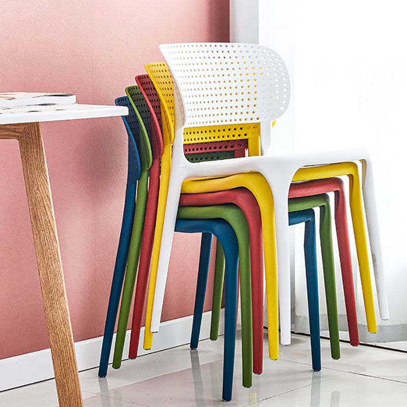Chaise sans bras de salle à manger en plastique de style contemporain, chaises latérales de salle à manger à dos ouvert