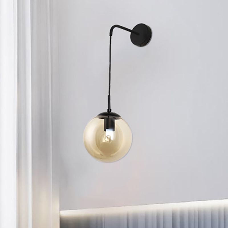 1 luminaire de luminaire d'écran de globe léger industriel lampe murale en verre ambre industriel en noir / laiton pour le salon