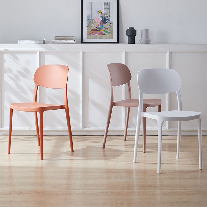 Chaise d'appoint de salon scandinave en plastique, finition mate, chaise de salle à manger à dossier ouvert