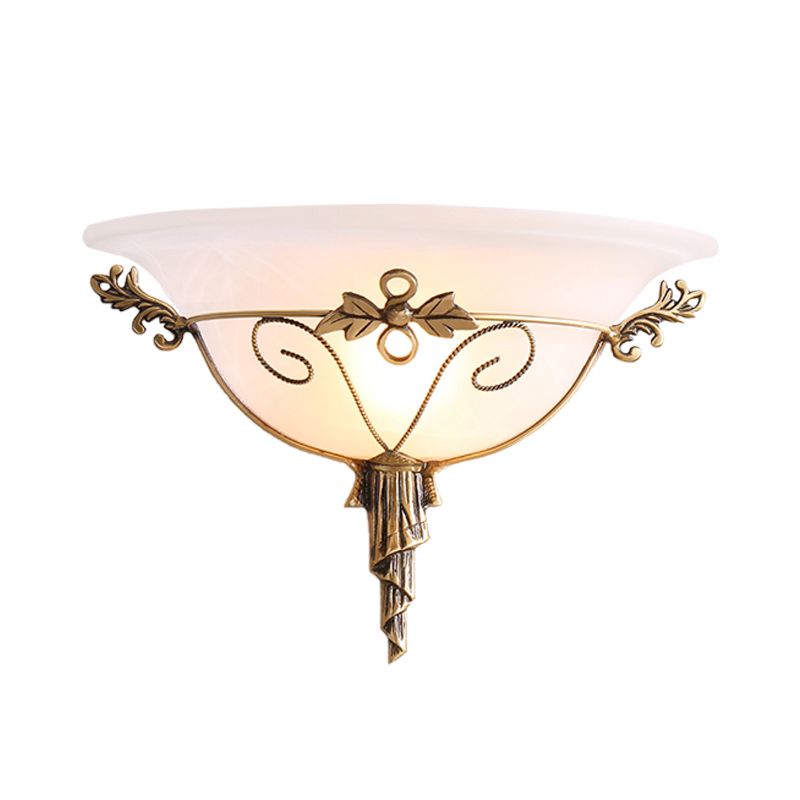 Applique de trompette traditionnelle Verre blanc / jaune 1 luminaire mural mural avec déco de feuille pour escalier