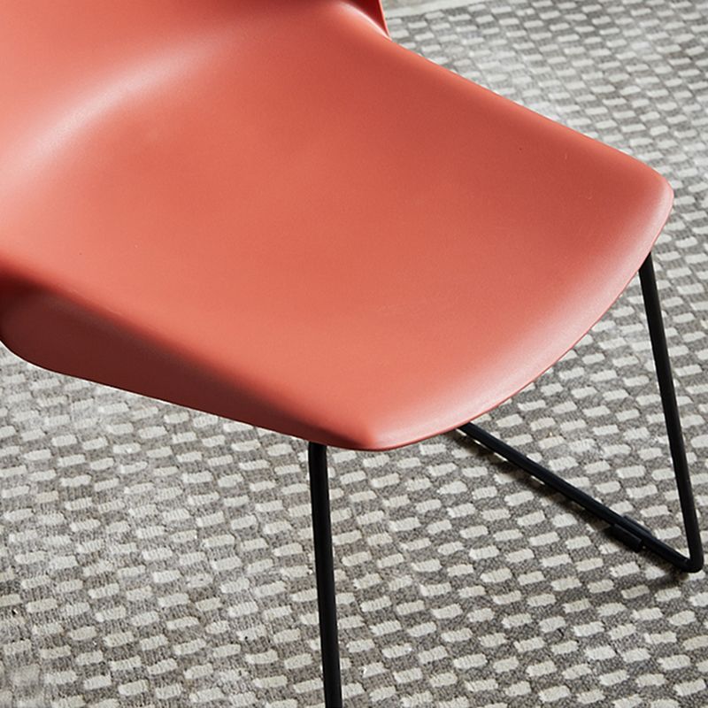 Silla de comedor sin brazo de plástico de estilo industrial
