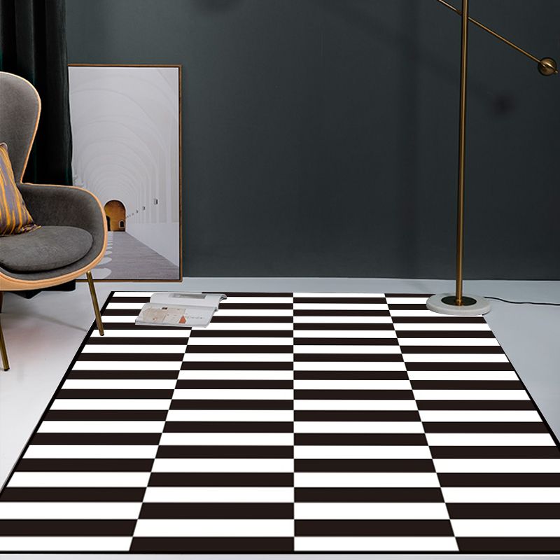 Contemporary Checked Pattern Rug Black and White Polyester Rug Machine Washable Non-Slip Area Rug for Bedroom