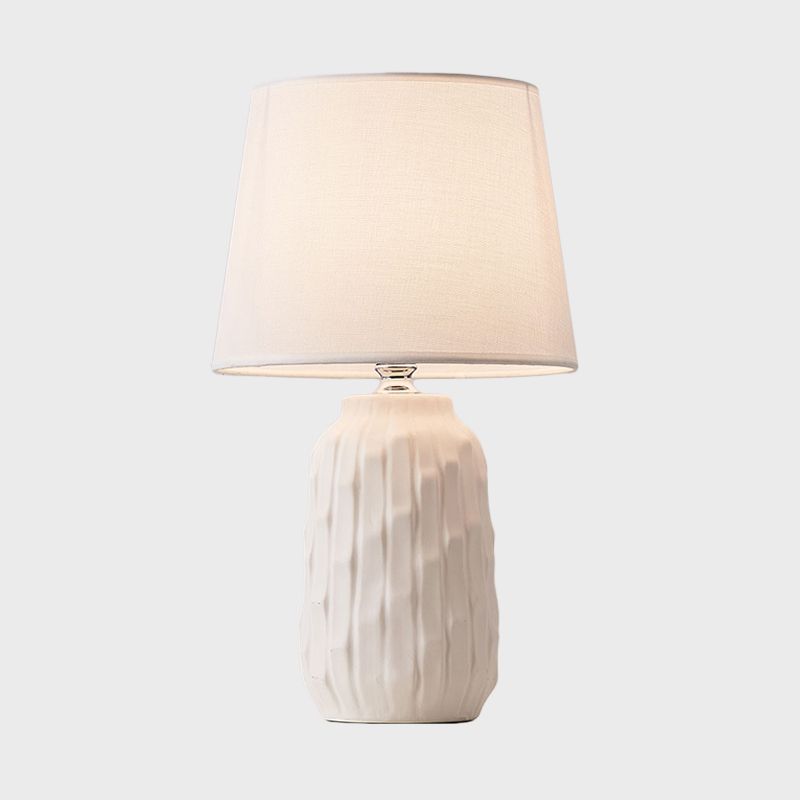 Tabla de mesa cónica modernista Lámpara de escritorio de dormitorio de 1 cabezal con base de cerámica de cilindro en blanco/rosa/azul