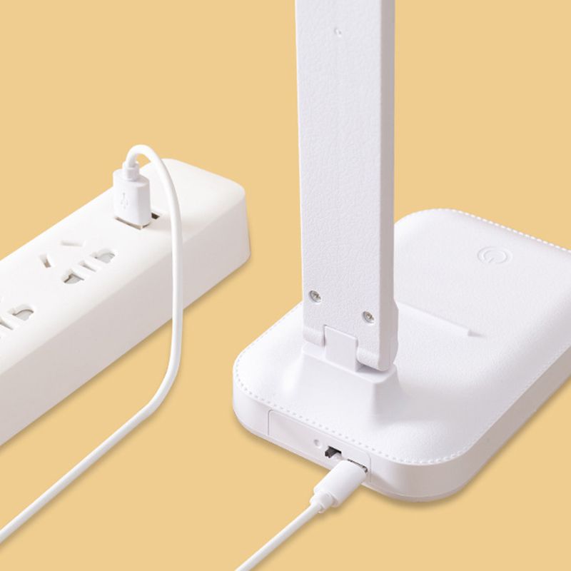Moderne lineare Tischlampe Metall 1 helle Nachttischlampe in Weiß