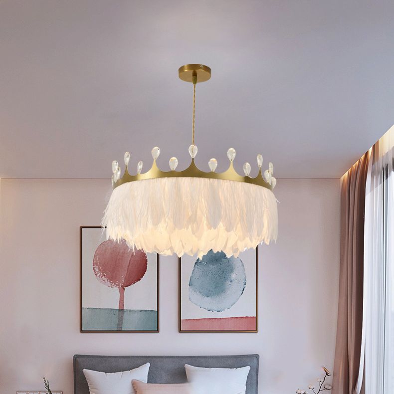 Lámpara de araña de plumas de la corona Luz moderna de dormitorio moderno accesorio de iluminación suspendida